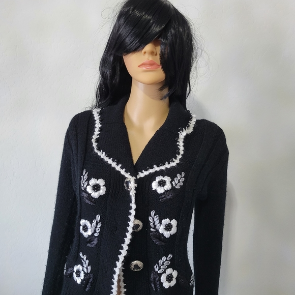 Beautiful Sweaters - Picture 2 of 13